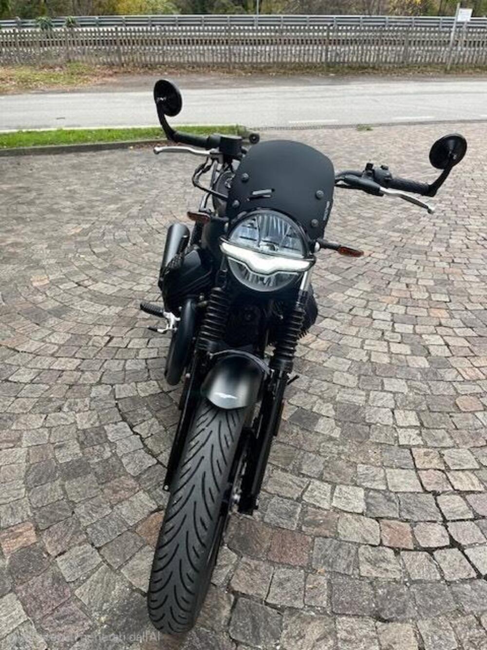 Moto Guzzi V7 Stone (2021 - 24) (7)
