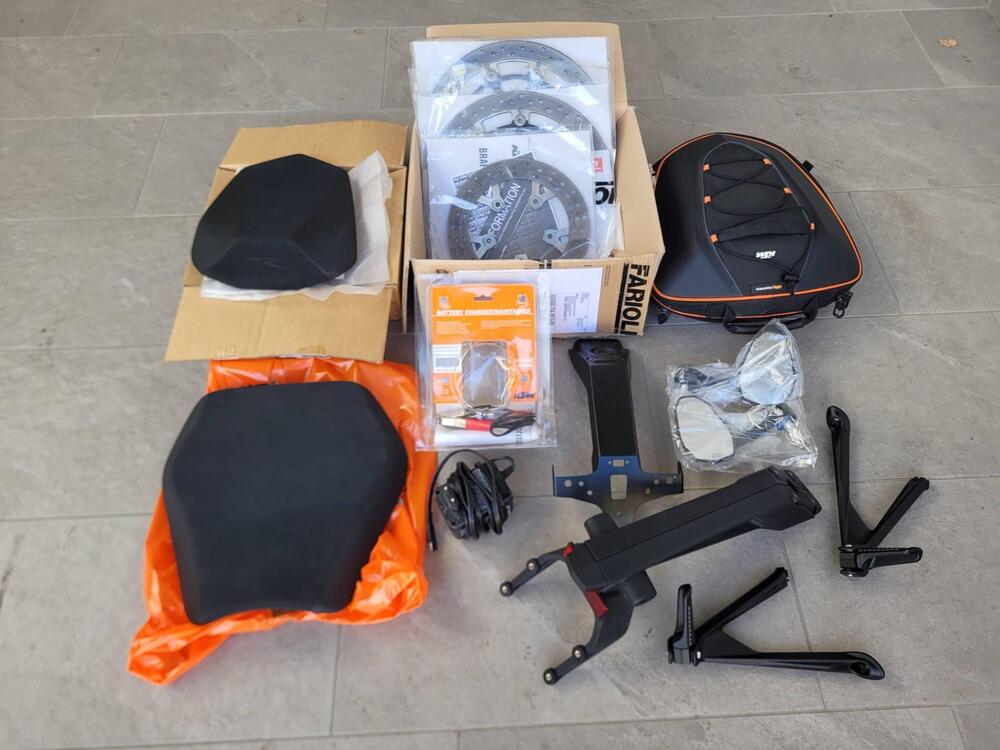 KTM 1290 Super Duke R (2021) (14)