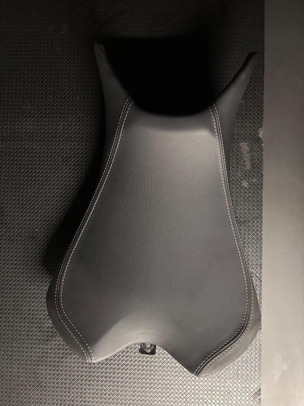 Sella Ribassata -28mm, Originale A9648073, Triumph (2)