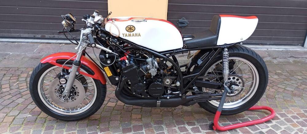 Yamaha TZ 750 A  (2)