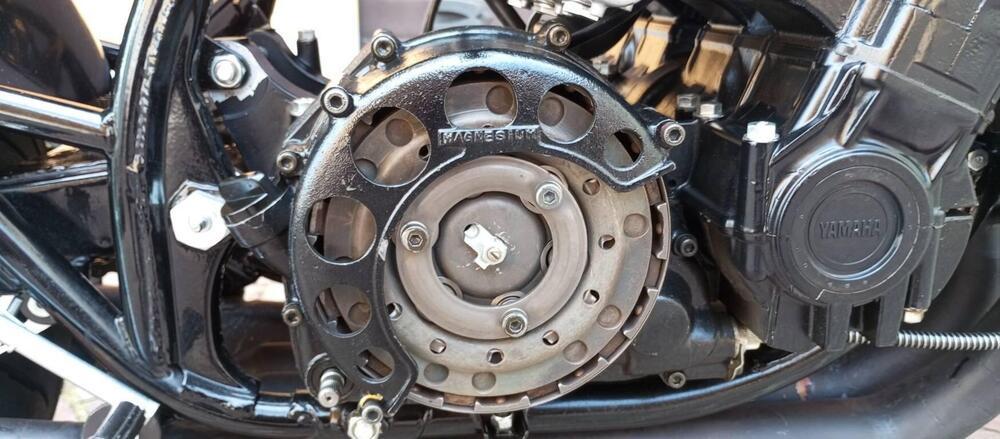 Yamaha TZ 750 A  (4)