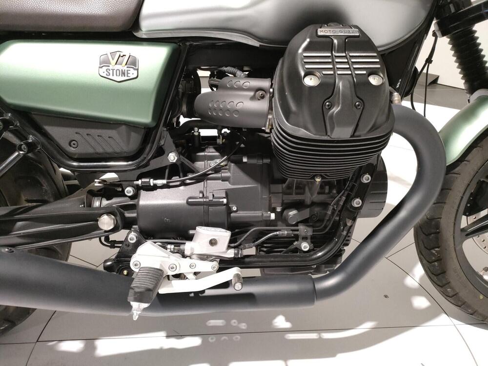 Moto Guzzi V7 Stone Centenario (2021 - 22) (13)