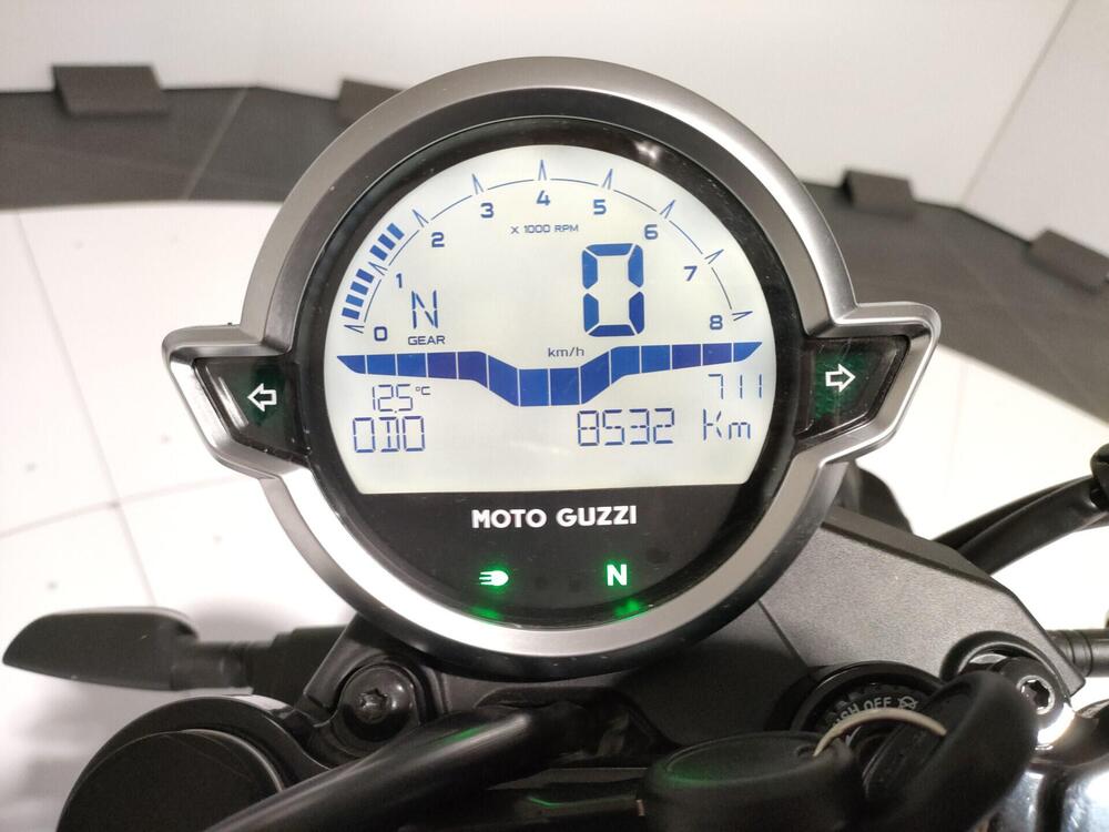 Moto Guzzi V7 Stone Centenario (2021 - 22) (20)