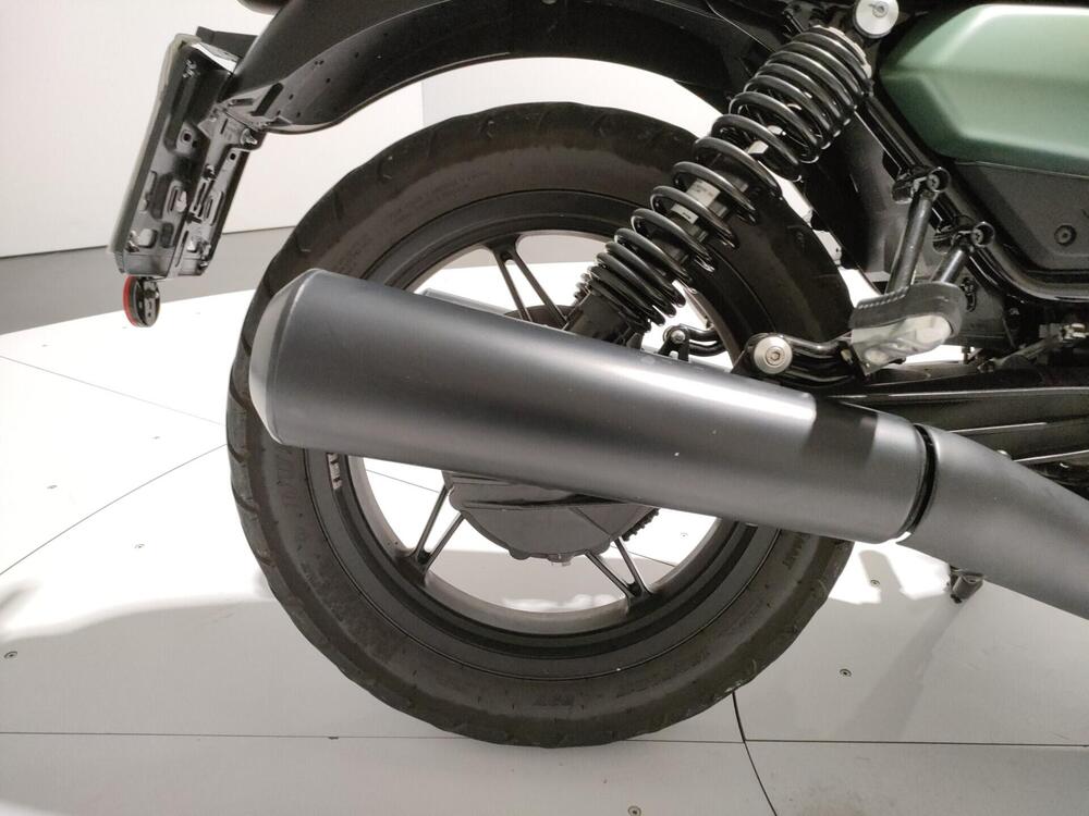 Moto Guzzi V7 Stone Centenario (2021 - 22) (12)