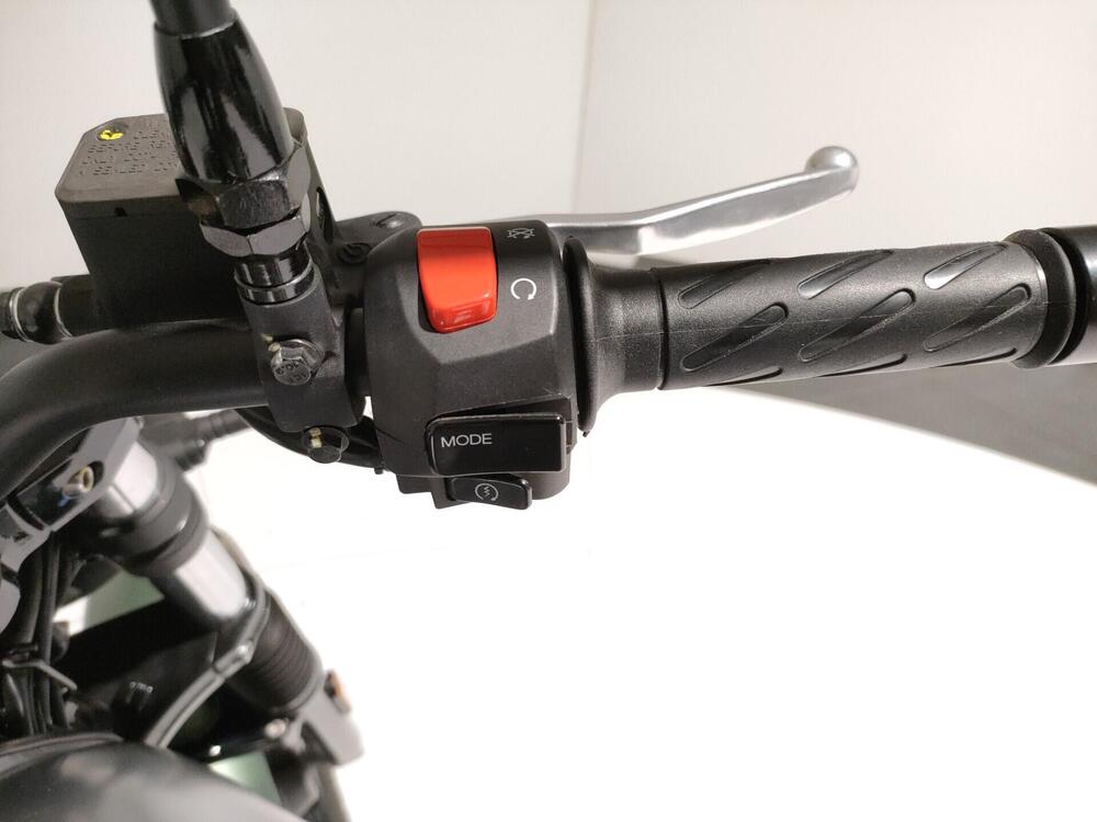 Moto Guzzi V7 Stone Centenario (2021 - 22) (21)