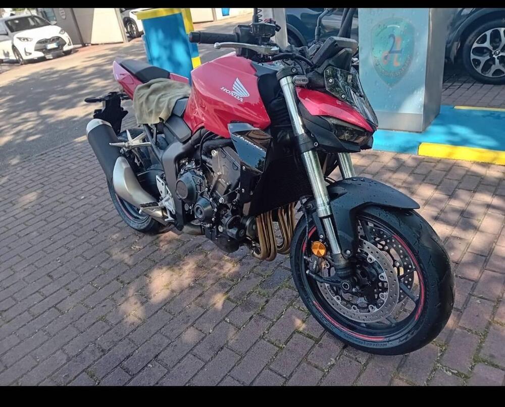 Honda CB 750 Hornet (2025) (12)