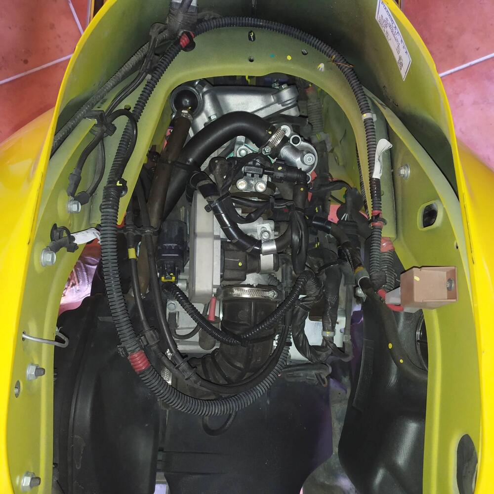 Vespa GTS 300 Super Sport Hpe (2021 - 22) (2)