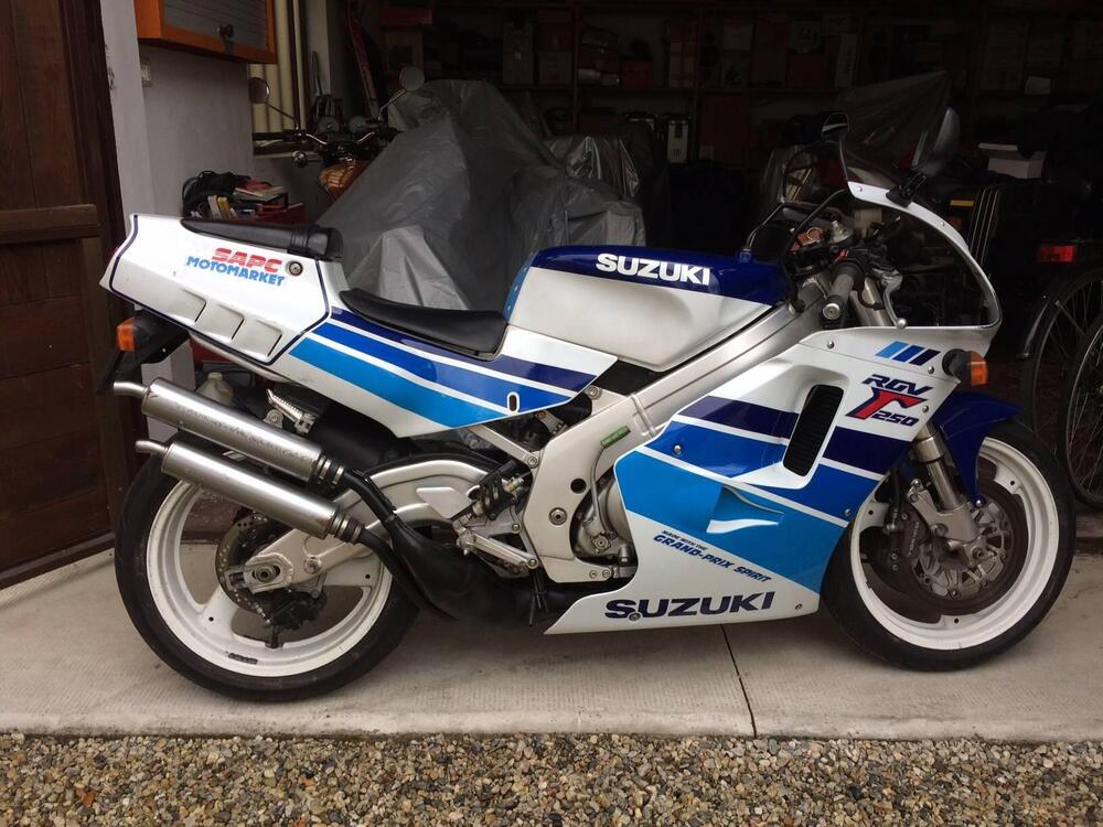 Suzuki RGV 250 (2)