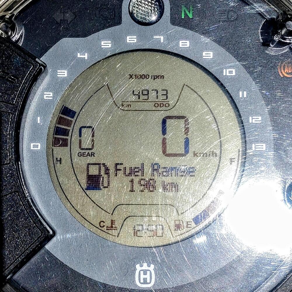 Husqvarna Svartpilen 401 (2021 - 23) (6)