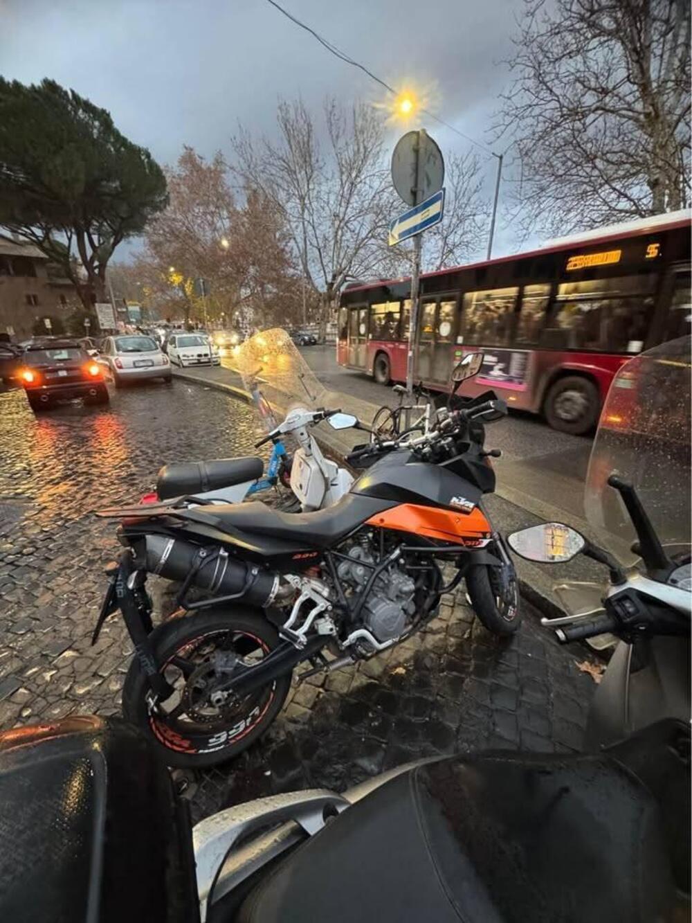 KTM 990 Supermoto T (2009 - 11) (6)