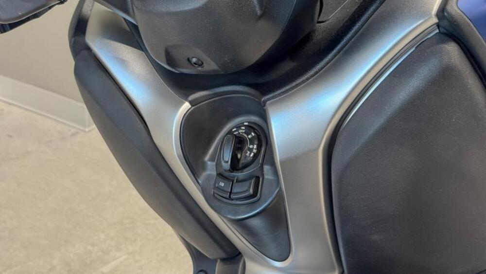 Yamaha X-Max 400 ABS (2017 - 20) (11)