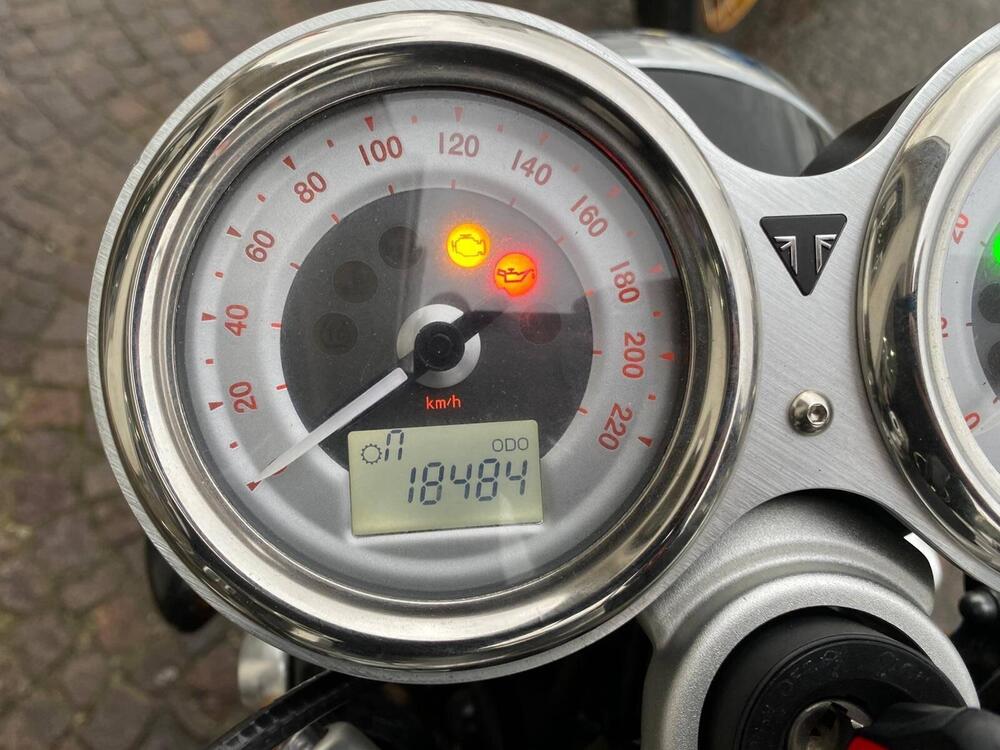 Triumph Thruxton RS (2020 - 25) (3)