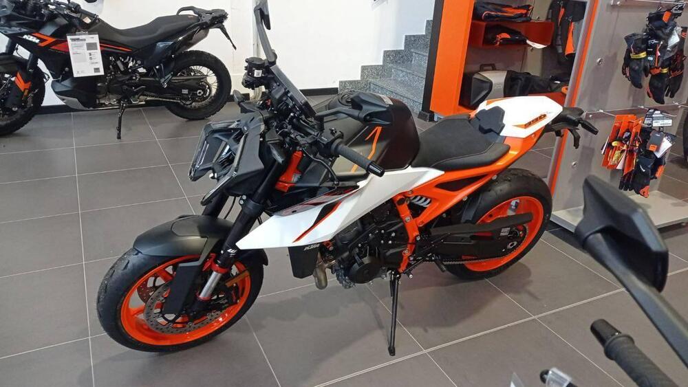 KTM 990 Duke R (2026)