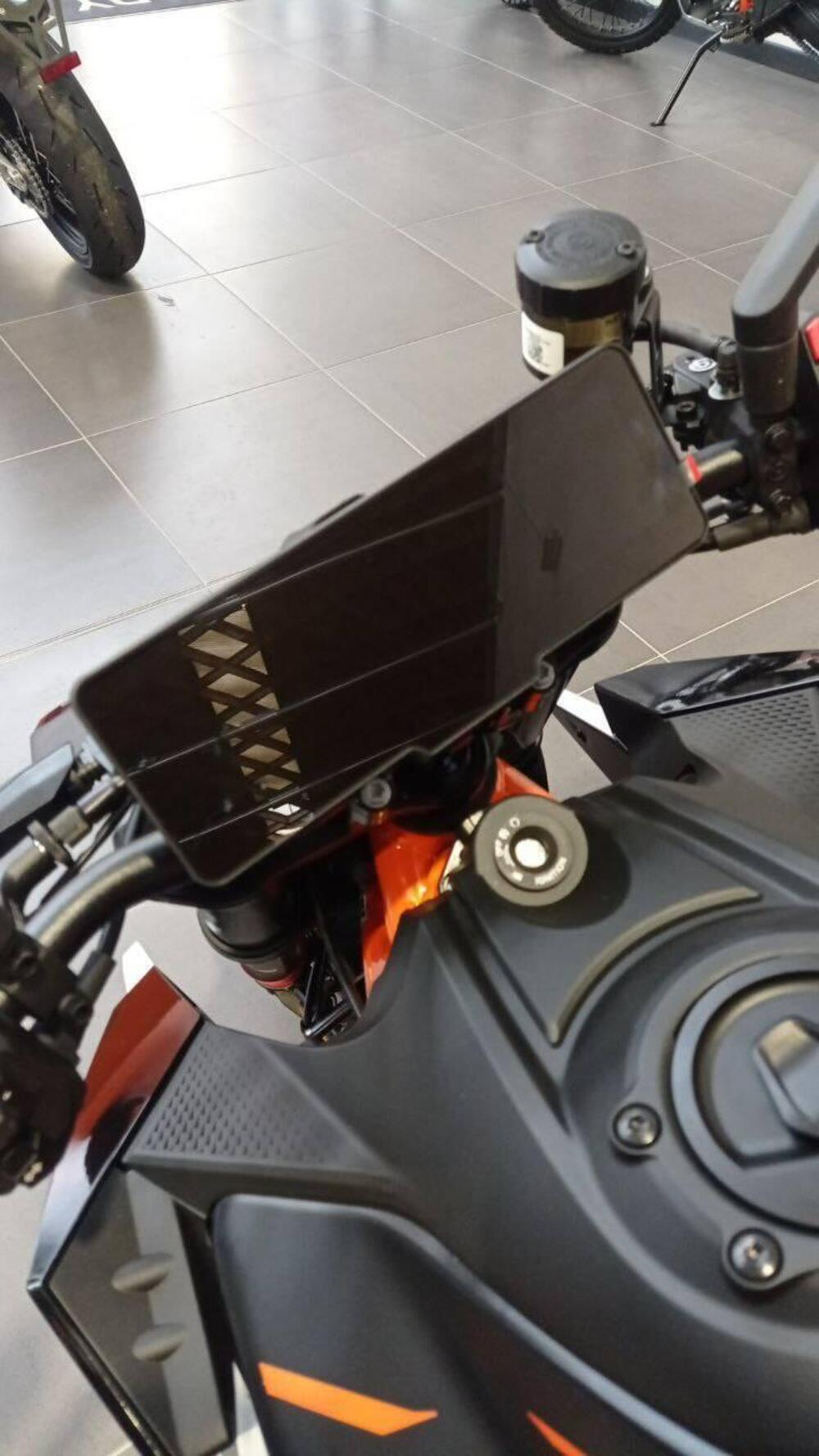 KTM 990 Duke R (2026) (4)