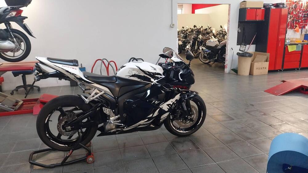 Honda CBR 600 RR (2009 - 12) (4)