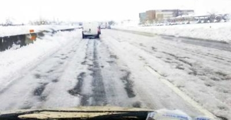 Maltempo flagella l'Italia: nevicate e disagi sulle strade, allarme per i centauri