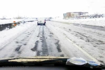 Maltempo flagella l'Italia: nevicate e disagi sulle strade, allarme per i centauri