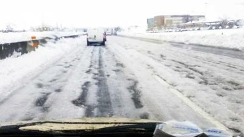 Maltempo flagella l'Italia: nevicate e disagi sulle strade, allarme per i centauri