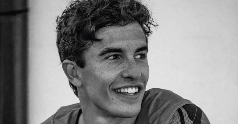 MotoGP 2026. Marc Marquez: "La spalla mi fa male, i social mi fanno arrabbiare, mi sento spagnolo e catalano"