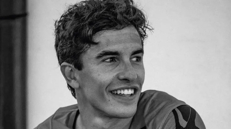 MotoGP 2026. Marc Marquez: "La spalla mi fa male, i social mi fanno arrabbiare, mi sento spagnolo e catalano"