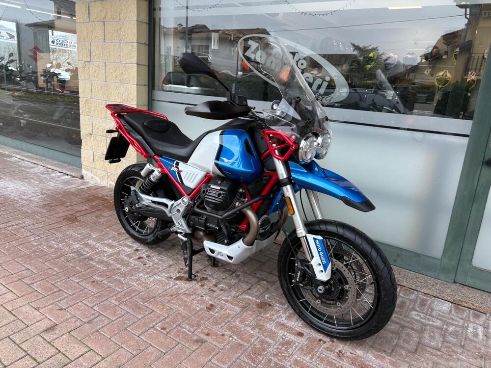 Moto Guzzi V85 TT Evocative Graphics (2021 - 23) (2)