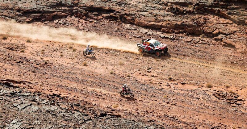 Dakar 2026. T4. Dakar diabolica. La Marathon. Schareina, Honda, e Lategan, Toyota, al comando