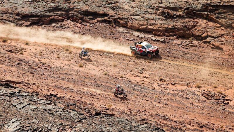 Dakar 2026. T4. Dakar diabolica. La Marathon. Schareina, Honda, e Lategan, Toyota, al comando