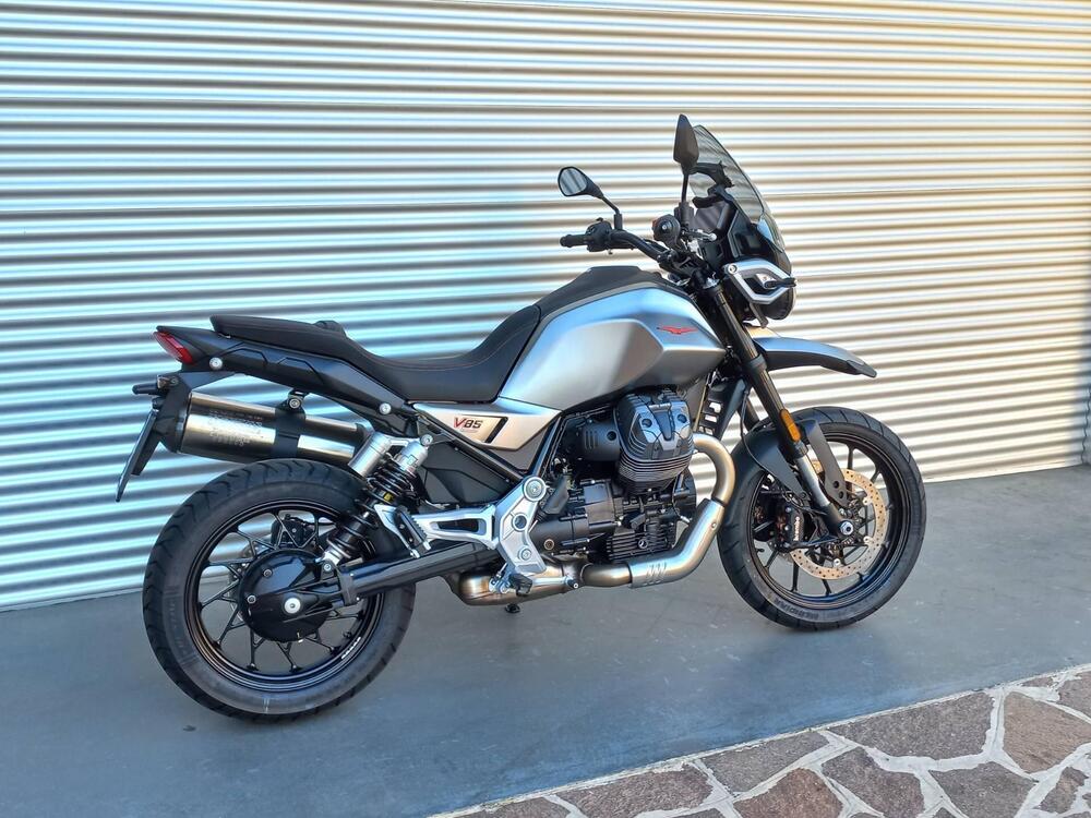 Moto Guzzi V85 Strada (2024 - 26) (2)