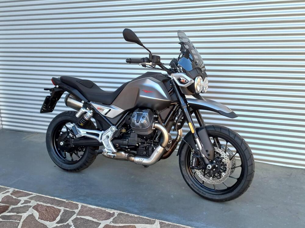 Moto Guzzi V85 Strada (2024 - 26) (4)