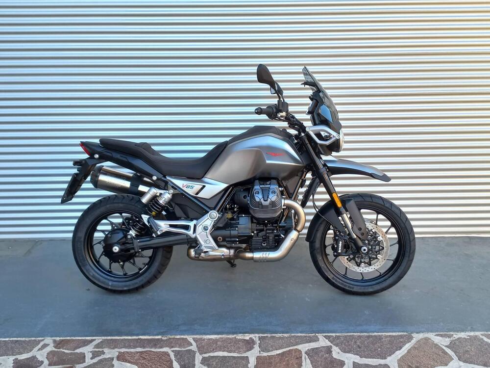 Moto Guzzi V85 Strada (2024 - 26) (3)