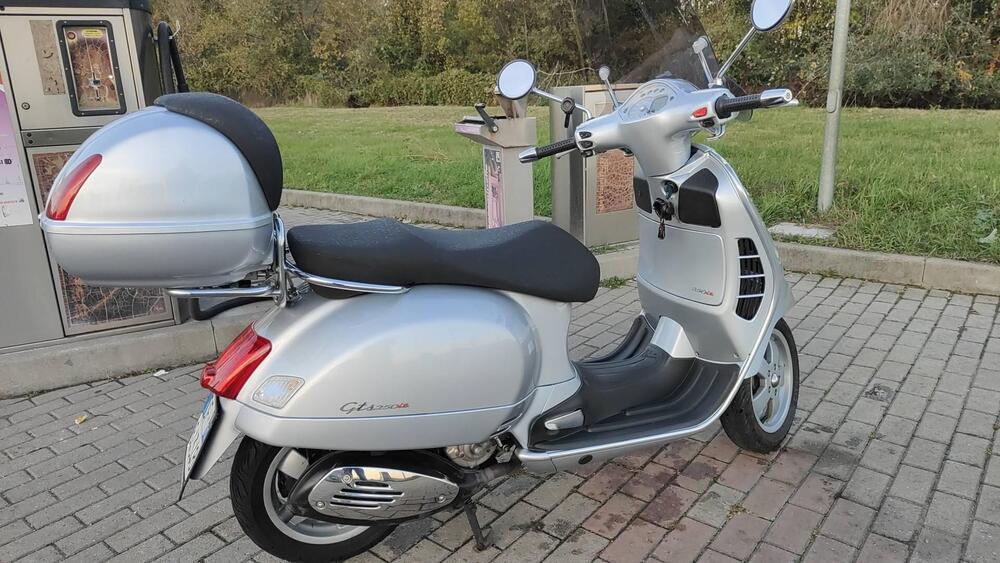 Vespa GTS 250 i.e. (6)