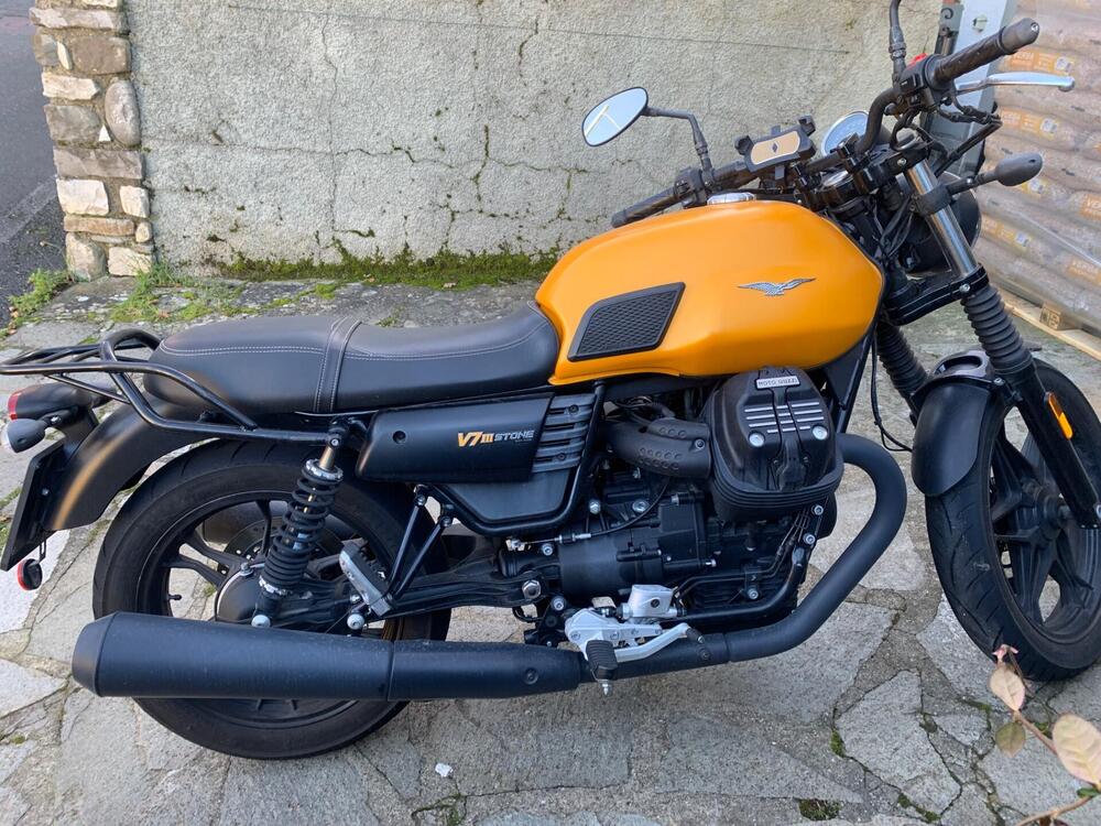 Moto Guzzi V7 III Stone (2017 - 20) (3)