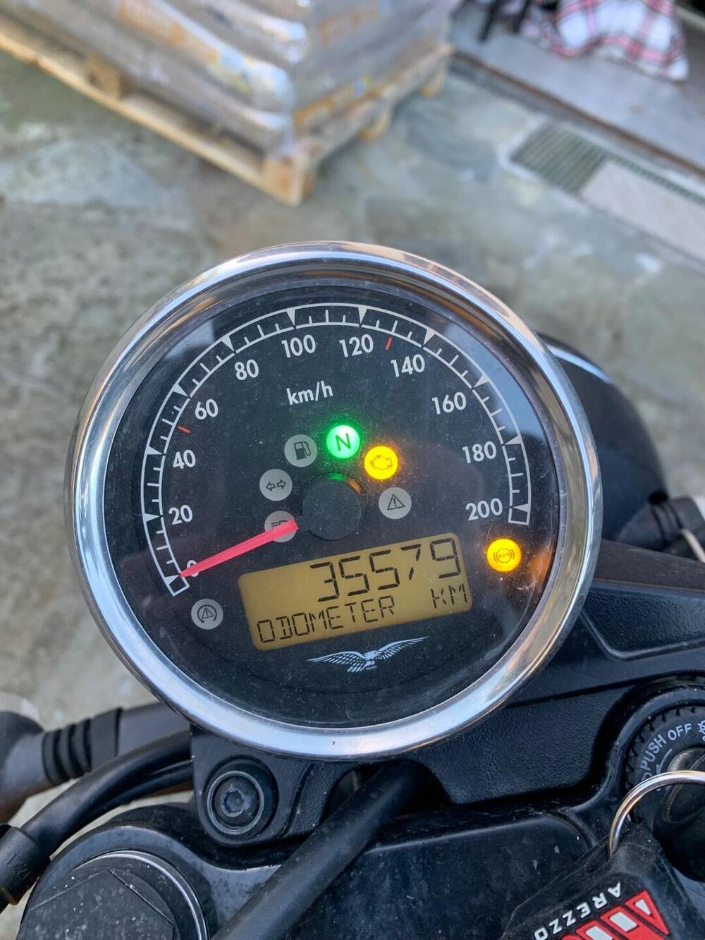 Moto Guzzi V7 III Stone (2017 - 20) (4)