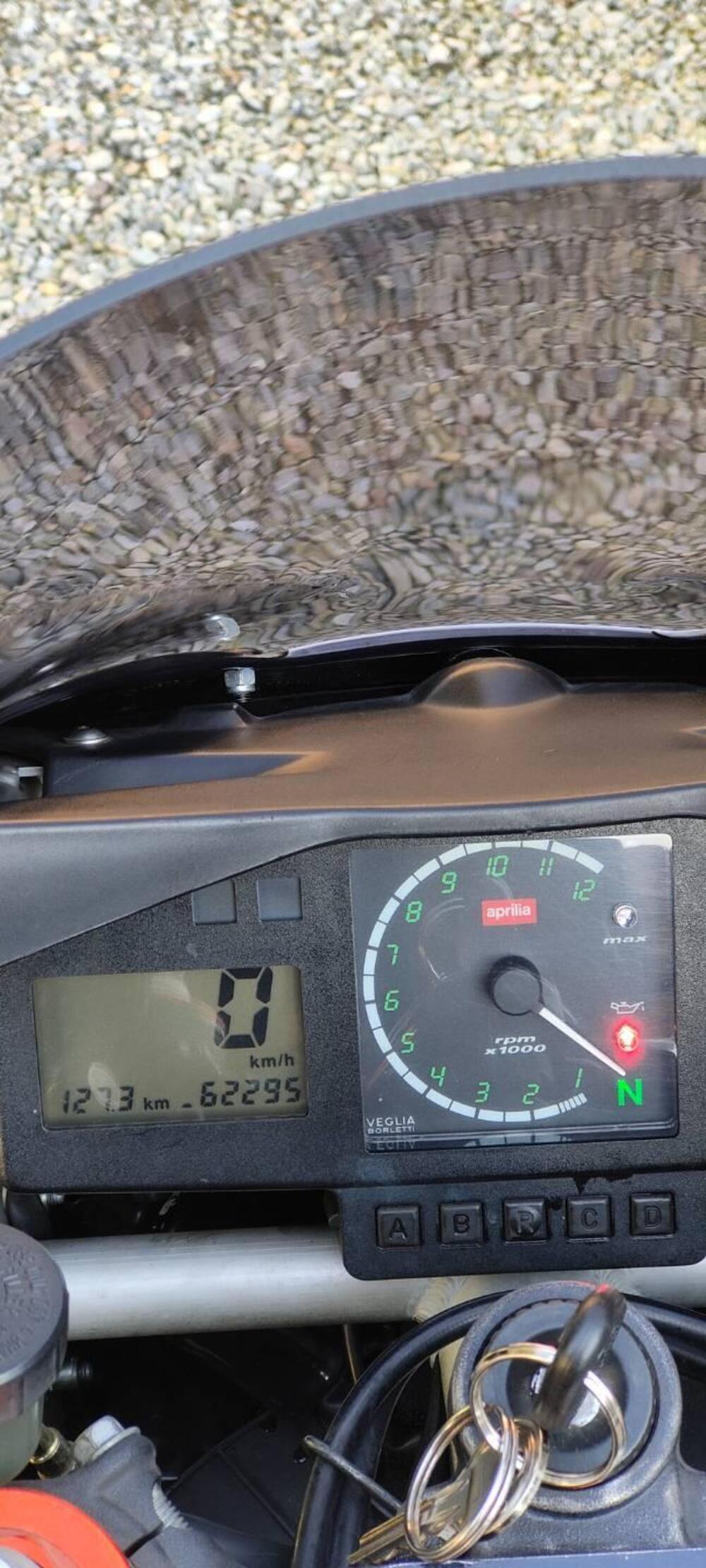 Aprilia RSV 1000 (2000 - 01) (7)