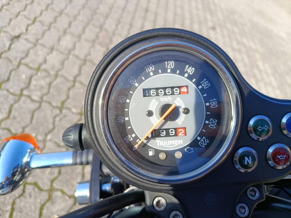 Triumph Bonneville SE (2009 - 13) (3)