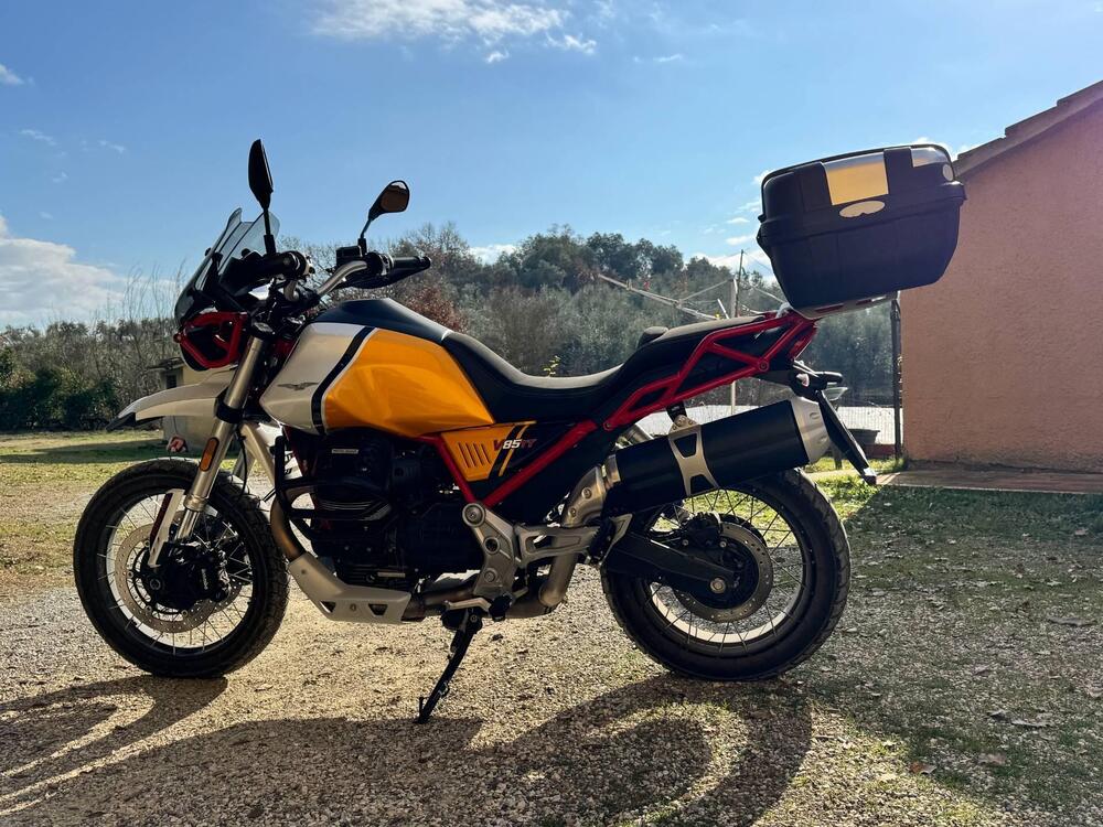 Moto Guzzi V85 TT Evocative Graphics (2021 - 23)