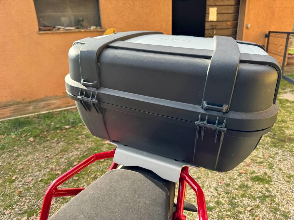 Moto Guzzi V85 TT Evocative Graphics (2021 - 23) (11)