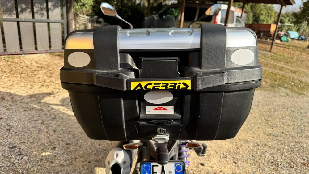 Moto Guzzi V85 TT Evocative Graphics (2021 - 23) (13)