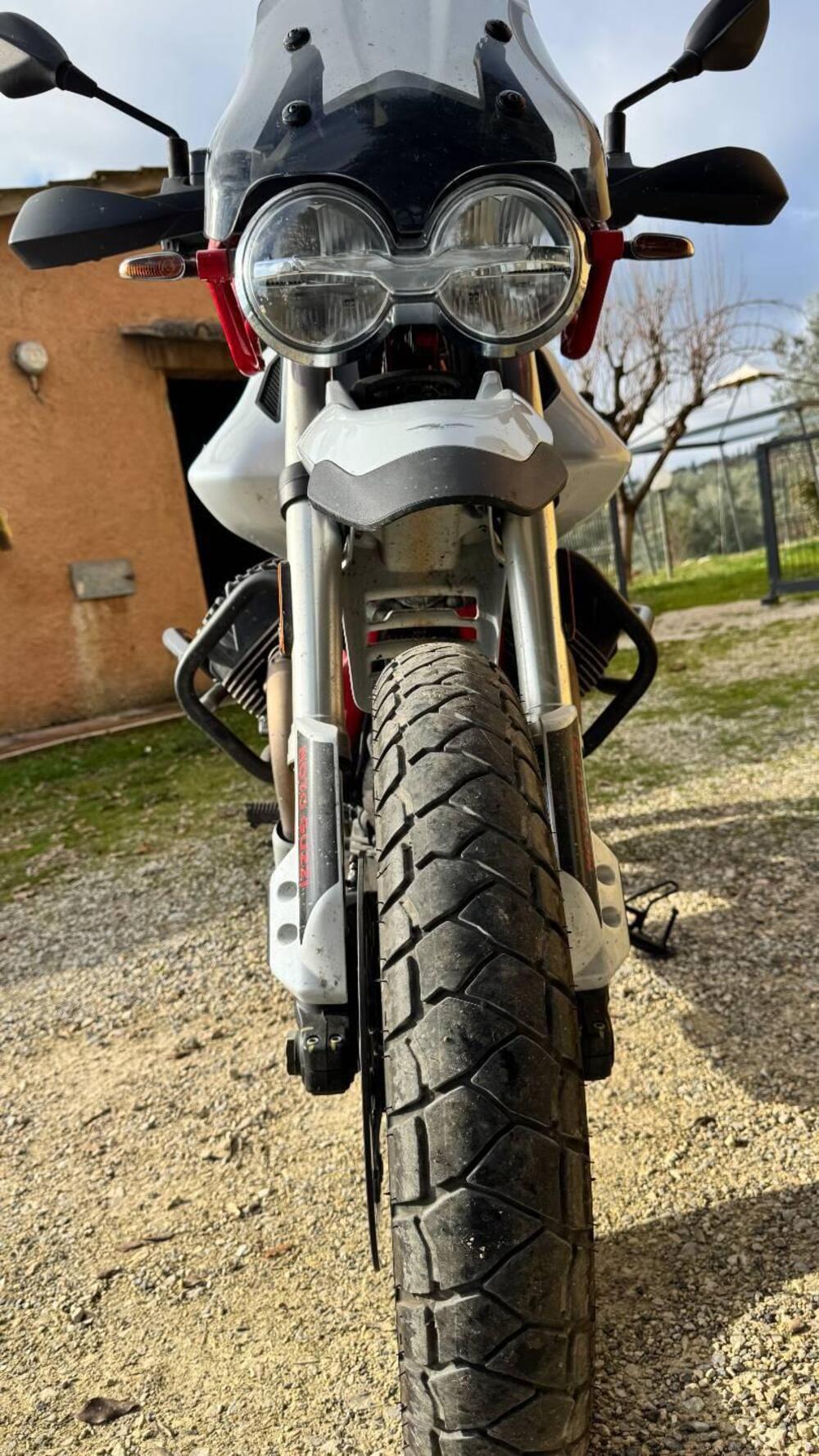 Moto Guzzi V85 TT Evocative Graphics (2021 - 23) (15)