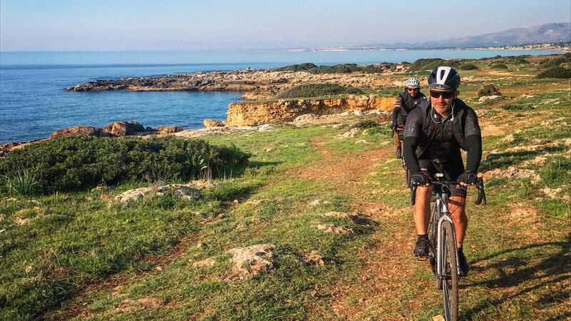 Cicloturismo a 9,8 miliardi, ma l'e-bike deve cambiare pelle per crescere