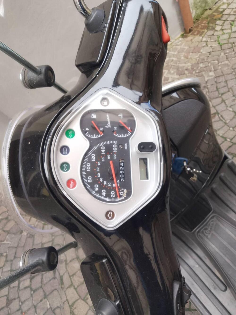 Vespa GTS 300 Super (2008 - 16) (2)