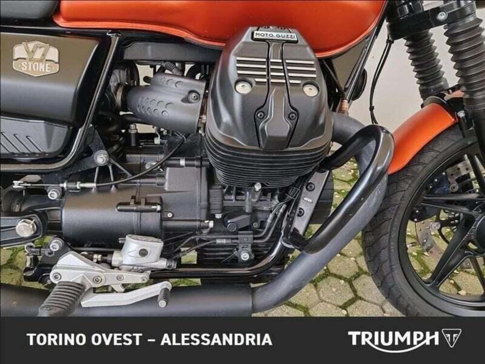 Moto Guzzi V7 Stone (2021 - 24) (10)