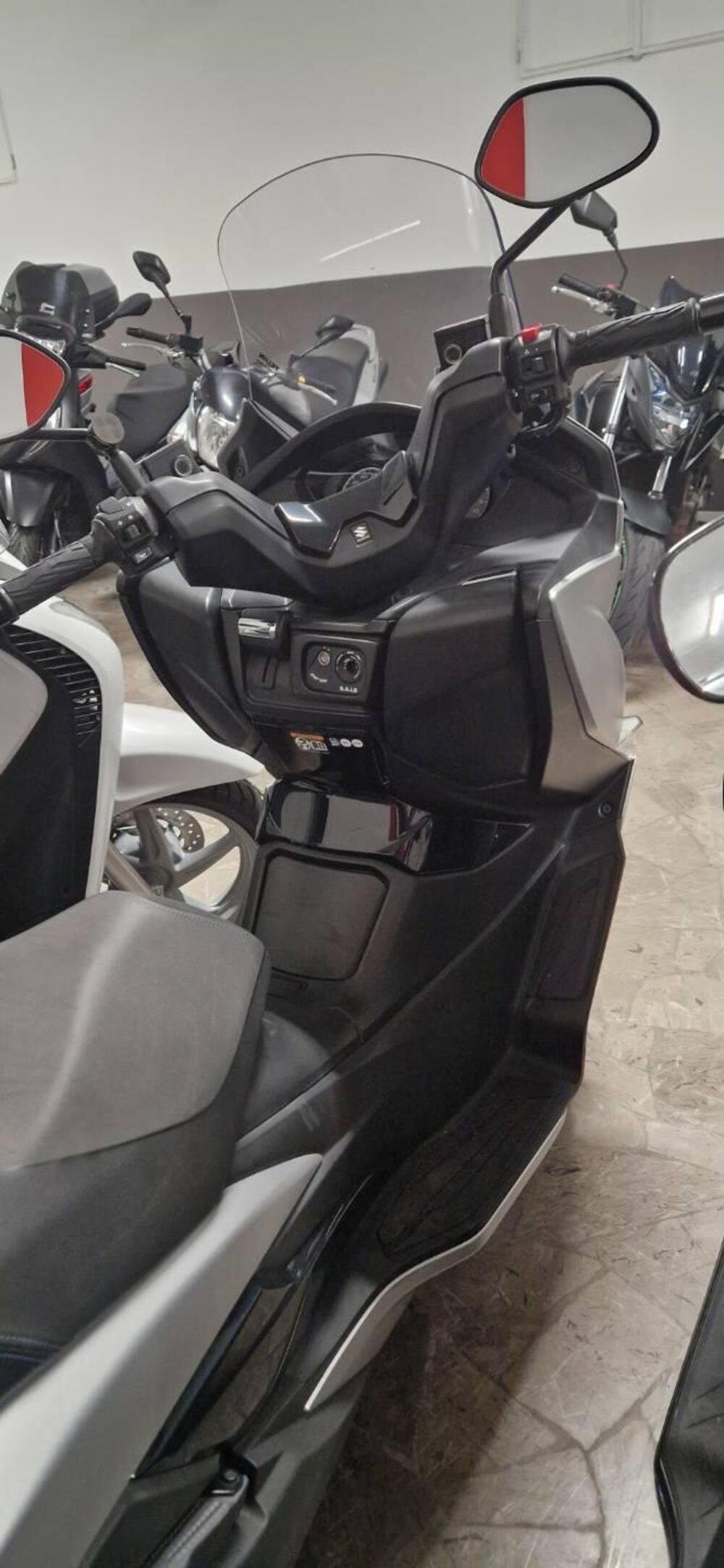Suzuki Burgman 400 (2022 - 24) (3)