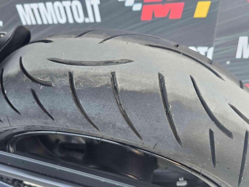 Yamaha YZF R1 (2007 - 08) (10)