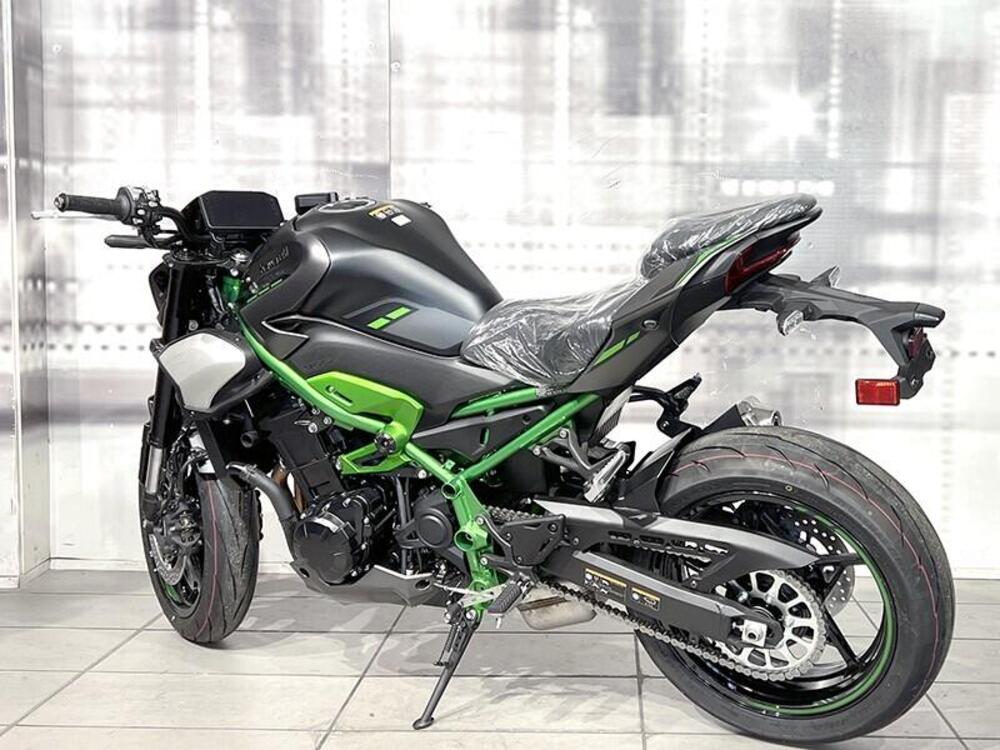 Kawasaki Z 900 A2 (2025 - 26) (2)
