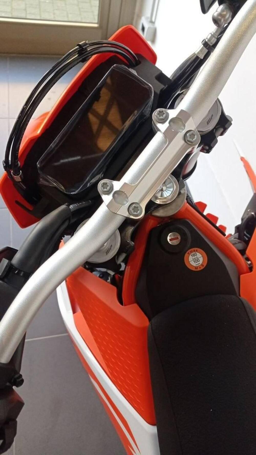 KTM 690 Enduro R (2026) (4)