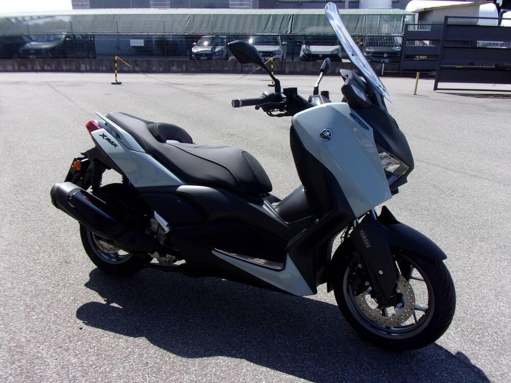 Yamaha X-Max 300 Tech Max+ (2025 - 26) (2)
