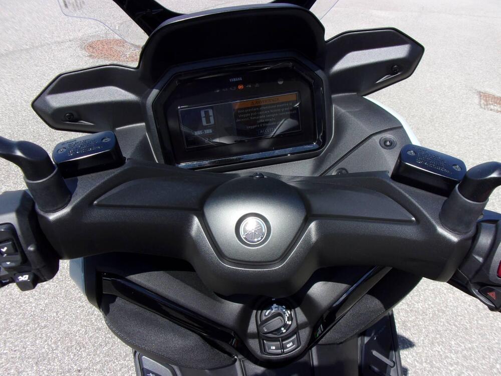 Yamaha X-Max 300 Tech Max+ (2025 - 26) (4)