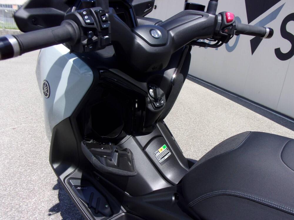 Yamaha X-Max 300 Tech Max+ (2025 - 26) (5)