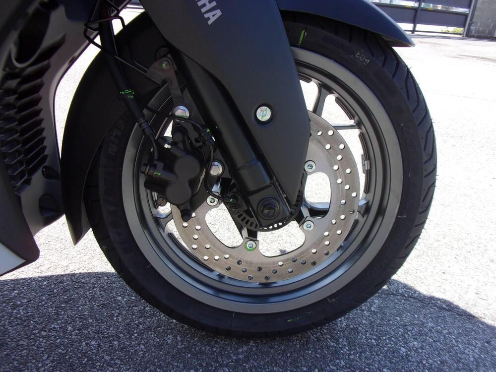 Yamaha X-Max 300 Tech Max+ (2025 - 26) (6)
